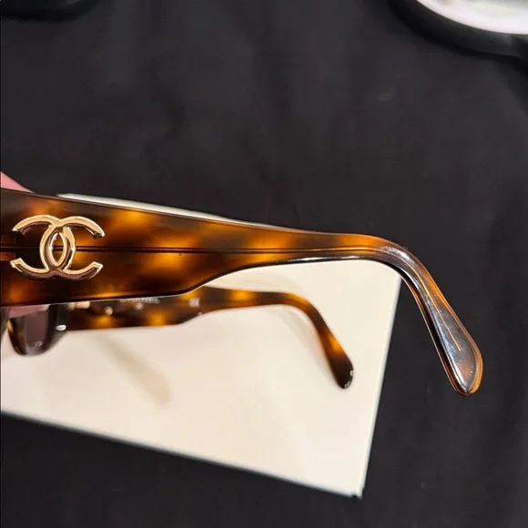 CHANEL Tortoise Shell Sunglasses - Picture 5 of 7